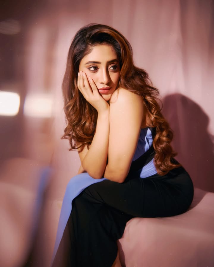 Shivangi Joshi Shows Off Her Curves In A Striking Black And Lavender Bodycon Gown 1
