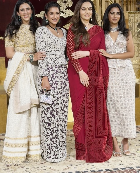Shloka Ambani, Radhika Merchant, Nita Ambani, Isha Ambani Turn Heads At Abu Jani Sandeep Khosla’s 40th Anniversary Celebration 1