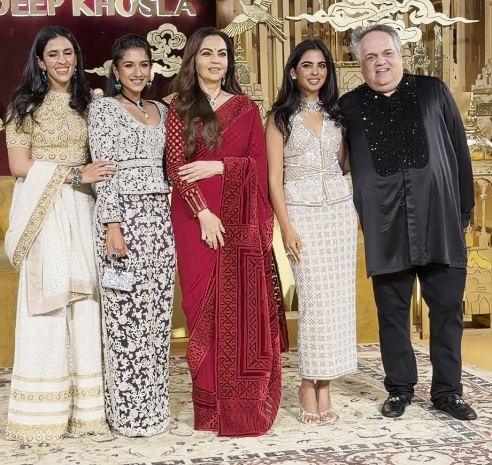 Shloka Ambani, Radhika Merchant, Nita Ambani, Isha Ambani Turn Heads At Abu Jani Sandeep Khosla’s 40th Anniversary Celebration 1