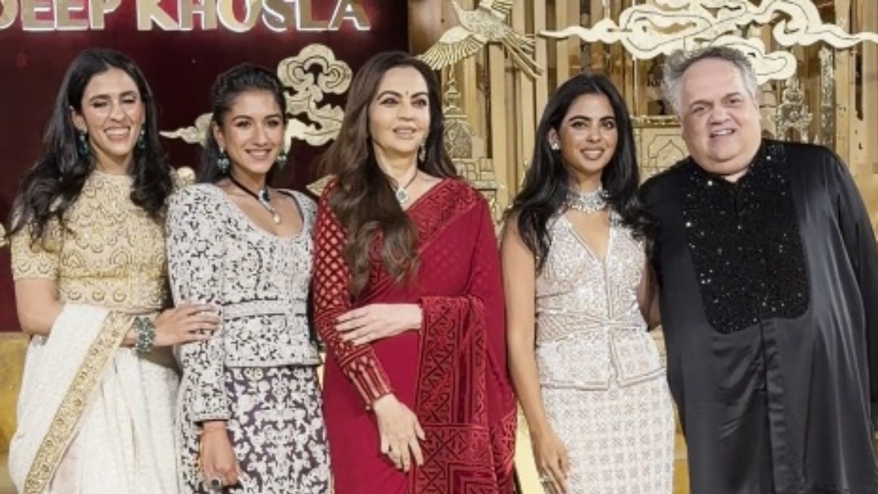 Shloka Ambani, Radhika Merchant, Nita Ambani, Isha Ambani Turn Heads At Abu Jani Sandeep Khosla’s 40th Anniversary Celebration 1