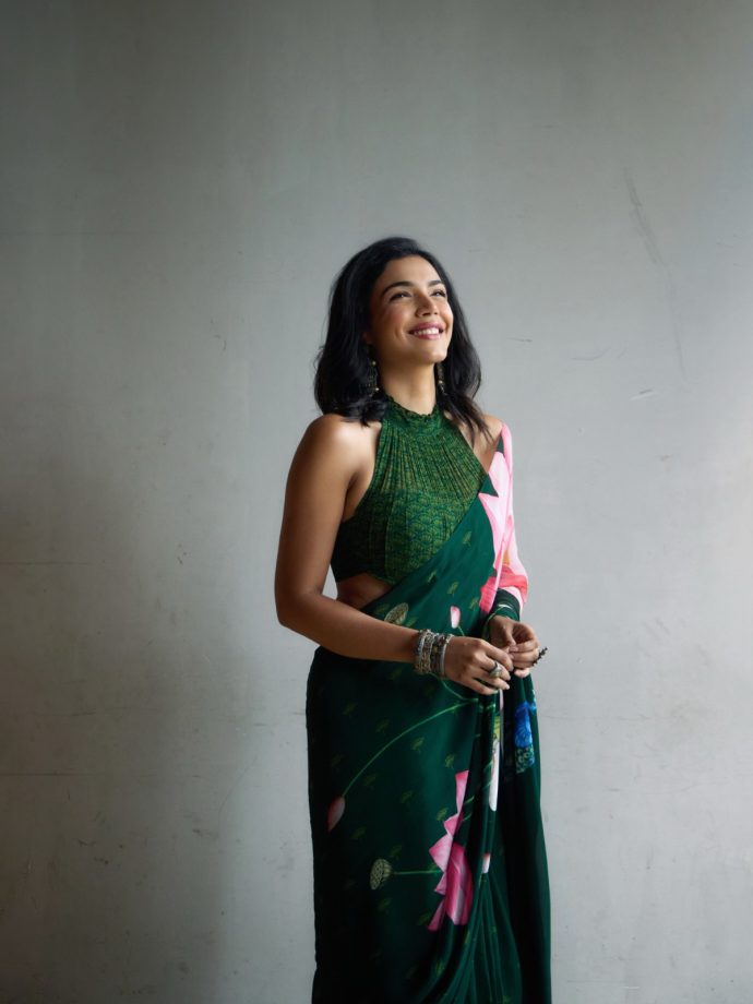 Shriya Pilgaonkar’s Striking Green Saree With Pink Floral Details 1