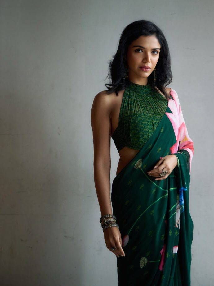 Shriya Pilgaonkar’s Striking Green Saree With Pink Floral Details 1