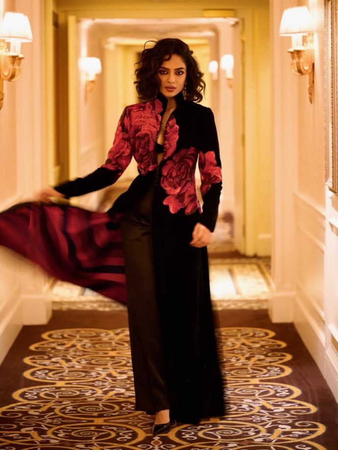 Sobhita Dhulipala’s Black Velvet Rohit Bal Look Is Pure Drama With Red Floral Embroidery 1