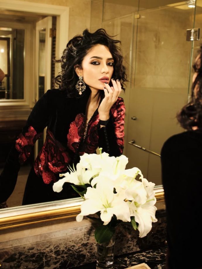 Sobhita Dhulipala’s Black Velvet Rohit Bal Look Is Pure Drama With Red Floral Embroidery 1