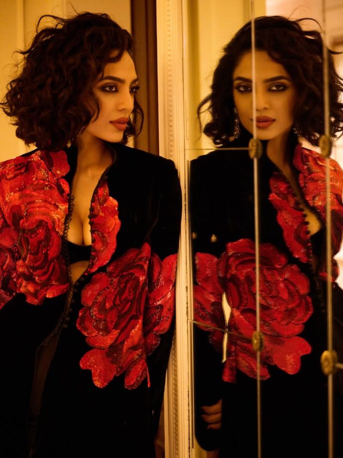 Sobhita Dhulipala’s Black Velvet Rohit Bal Look Is Pure Drama With Red Floral Embroidery 1