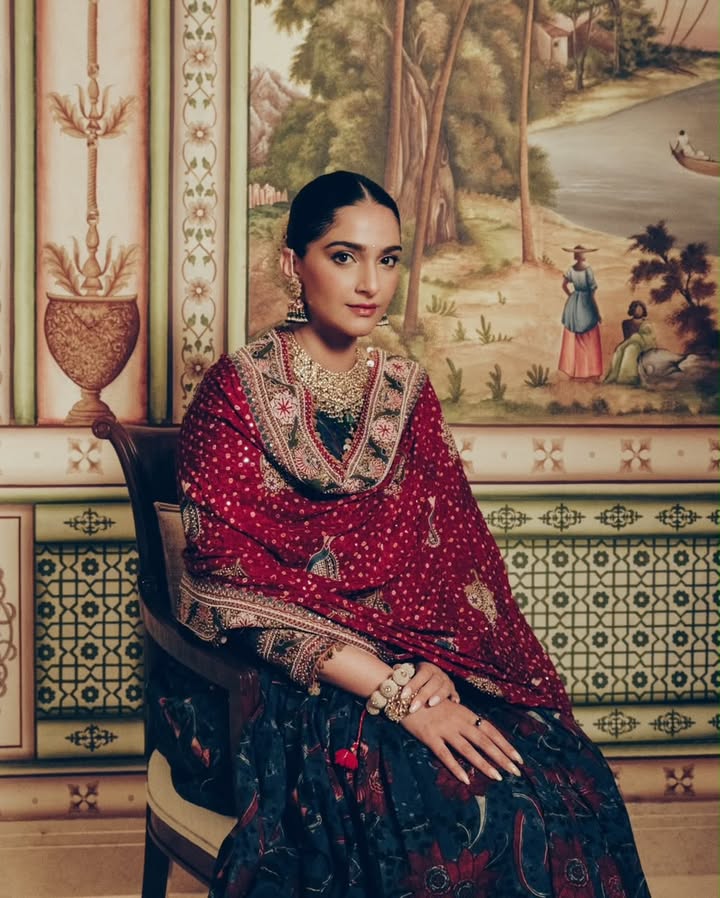 Sonam Kapoor Ganesh Puja Look: Hand-Blocked Anarkali, Bandhej Dupatta & Vintage Jewelry Steal The Spotlight 1