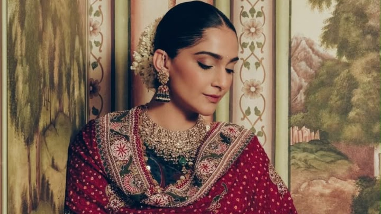Sonam Kapoor Ganesh Puja Look: Hand-Blocked Anarkali, Bandhej Dupatta & Vintage Jewelry Steal The Spotlight
