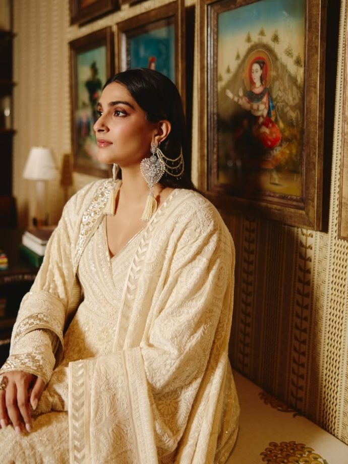 Sonam Kapoor’s Classic White Anarkali by Abu Jani Sandeep Khosla 1