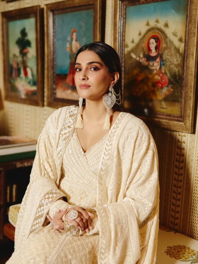 Sonam Kapoor’s Classic White Anarkali by Abu Jani Sandeep Khosla 1
