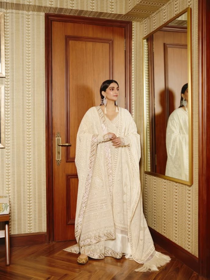 Sonam Kapoor’s Classic White Anarkali by Abu Jani Sandeep Khosla 1