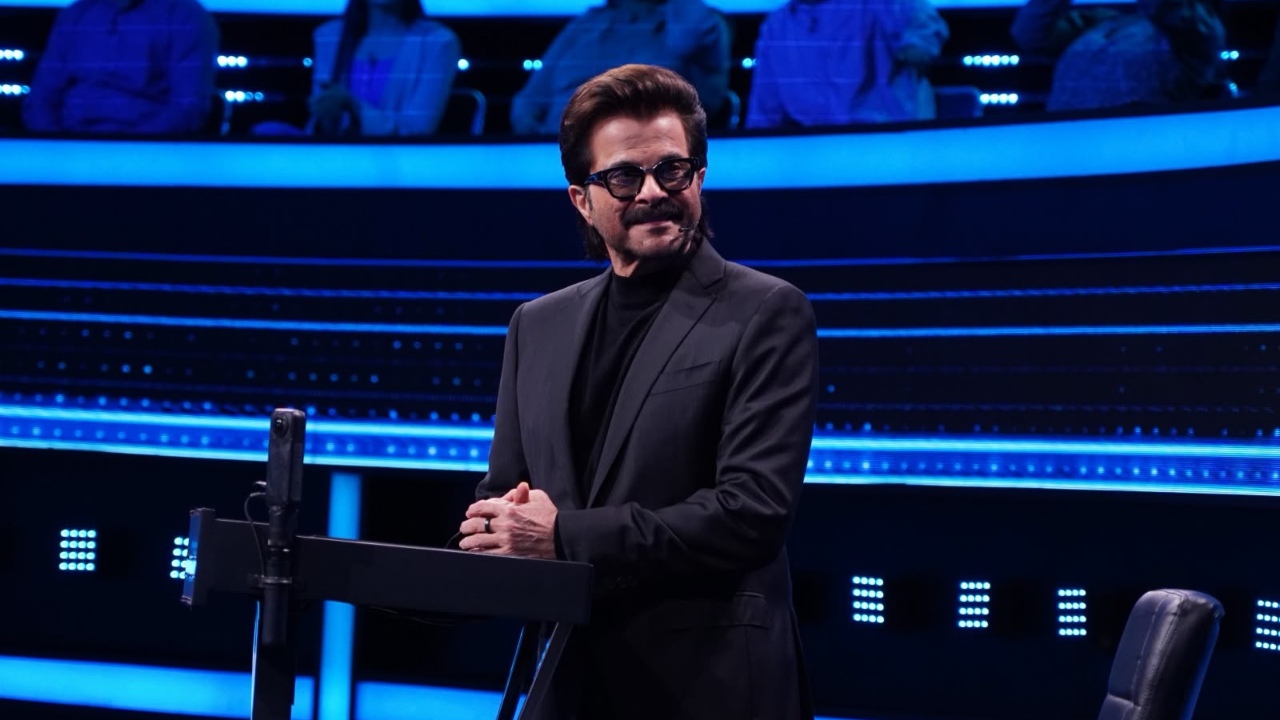 Star Plus’ New ‘India Ke Top 1%’ Promo Guarantees 100% Entertainment, ₹1 Crore Prize and the Coveted Top 1% Title  Promo: https://www.instagram.com/reel/DdWa0KeMLBS/?stkn=MWYxbmJldHowNmczOQ==  With its grand premiere just around the corner, Star Plus has dropped a new promo for India Ke Top 1% - The Anil Kapoor Show, promising a power-packed combination of entertainment, big winnings and a chance to earn the ultimate bragging rights, the Top 1% title.  The latest promo gives a glimpse of just how much fun is in store. Anil Kapoor is seen at his entertaining best, sharing some hilarious banter with contestants. Between the laughs and the game, contestants will be seen competing for a chance to win ₹1 crore and earn the Top 1% title. And that’s where “Baat Khatki Toh Jeet Pakki” comes into play. It’s about spotting that little detail, thinking differently and finding the answer that others might miss.  With 100 contestants taking on the challenge, the fun won’t be limited to those on stage. Viewers can also play along from home on JioHotstar and see whether they have what it takes to make it to the Top 1%. With Anil Kapoor at the helm, ₹1 crore up for grabs and entertainment guaranteed, the countdown to the new game show has officially begun.  India Ke Top 1% - The Anil Kapoor Show premieres on 19 September at 8 PM on Star Plus and JioHotstar. 1