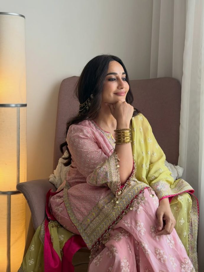 Surbhi Jyoti’s Pink Ethnic Look Is A Dreamy Ganesh Festival Look 1