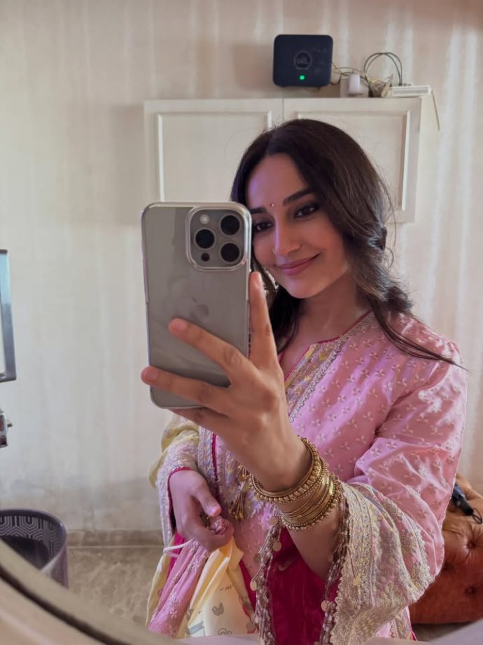 Surbhi Jyoti’s Pink Ethnic Look Is A Dreamy Ganesh Festival Look 1