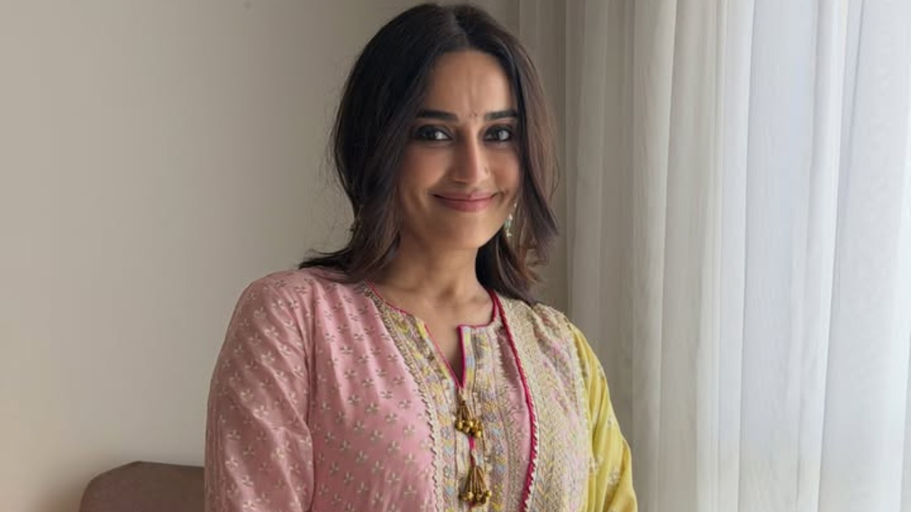 Surbhi Jyoti’s Pink Ethnic Look Is A Dreamy Ganesh Festival Look 1