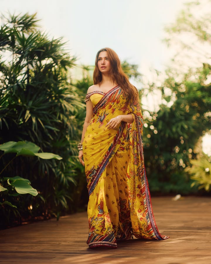Tamannaah Bhatia Looks Sunshine-Ready In A Gorgeous Yellow Saree, Serving Fresh Desi Glam 1