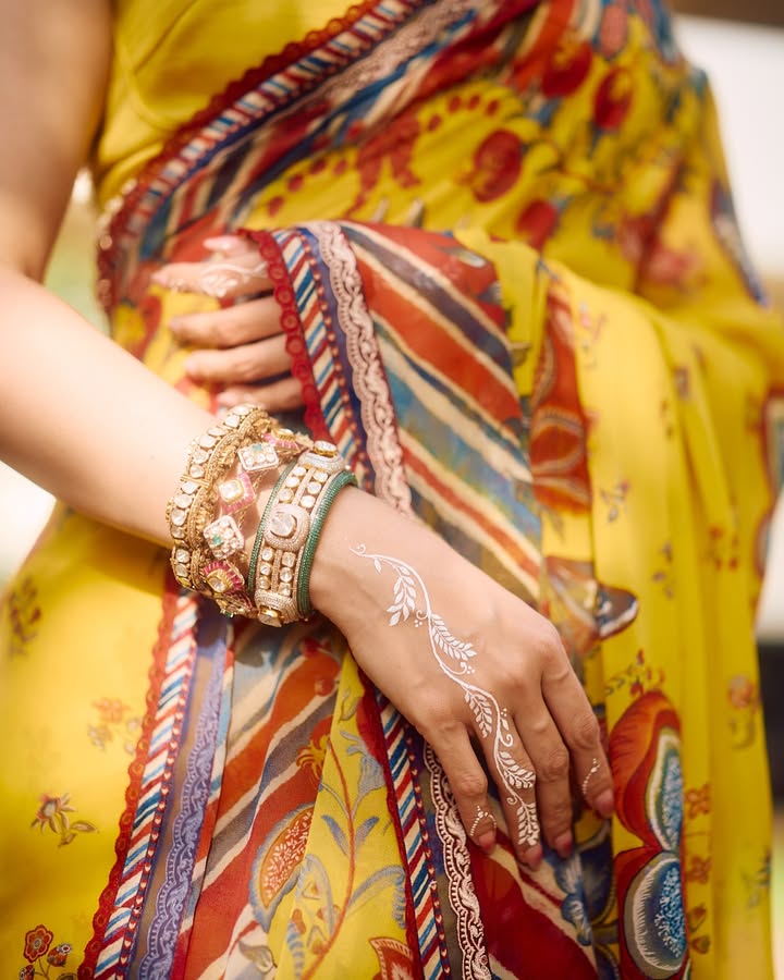 Tamannaah Bhatia Looks Sunshine-Ready In A Gorgeous Yellow Saree, Serving Fresh Desi Glam 1