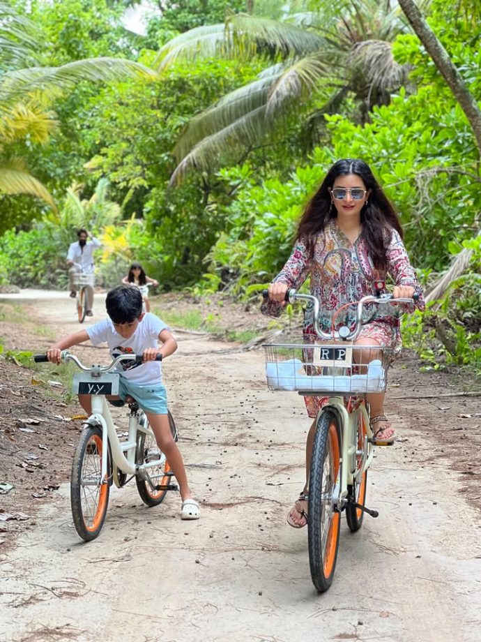 Yash's First Family Appearance After Toxic Release: Peek Into His Loved-Up Moments With Radhika And Kids 1