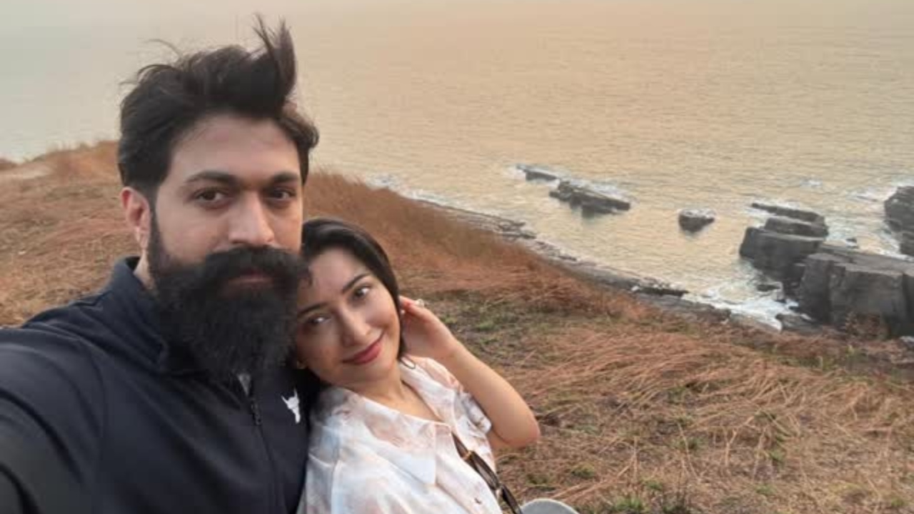 Yash's First Family Appearance After Toxic Release: Peek Into His Loved-Up Moments With Radhika And Kids 1