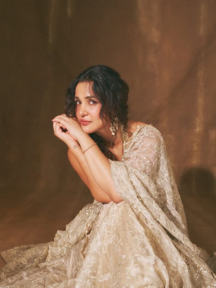 Aisha Sharma Stuns In An Ivory Embellished Saree & Halter-Neck Blouse 1