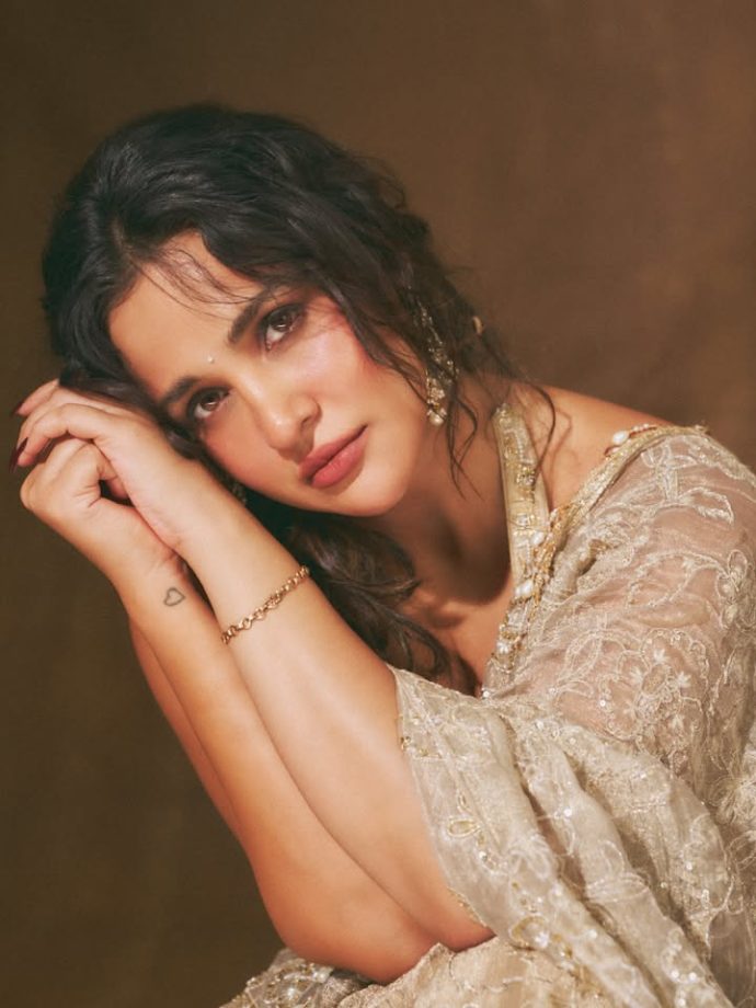 Aisha Sharma Stuns In An Ivory Embellished Saree & Halter-Neck Blouse 1