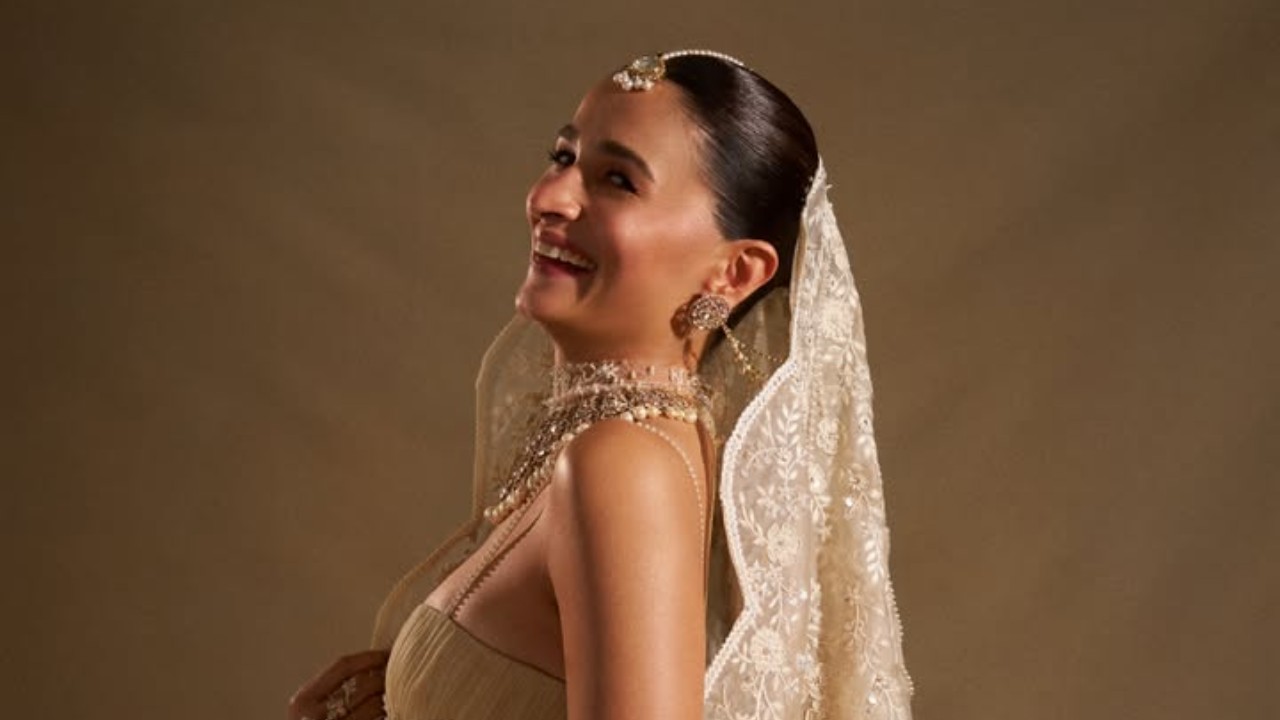 Alia Bhatt Captivates as Showstopper in a Handcrafted Ivory Saree With Regal Pearl Jewellery 1
