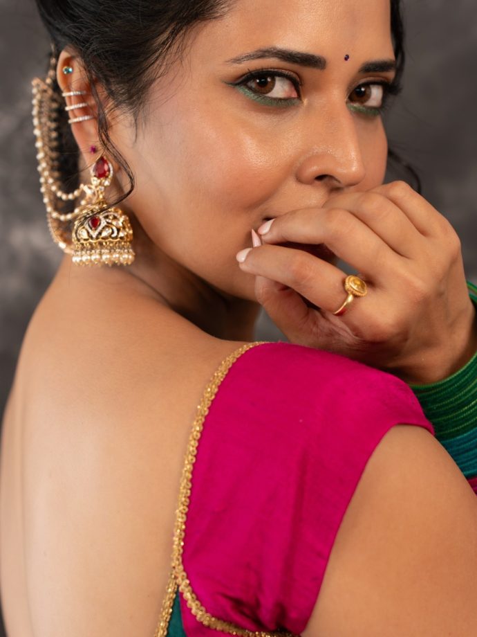 Anasuya Bharadwaj’s Pink Kanchipuram Saree Look With Vibrant Modern Twist 1