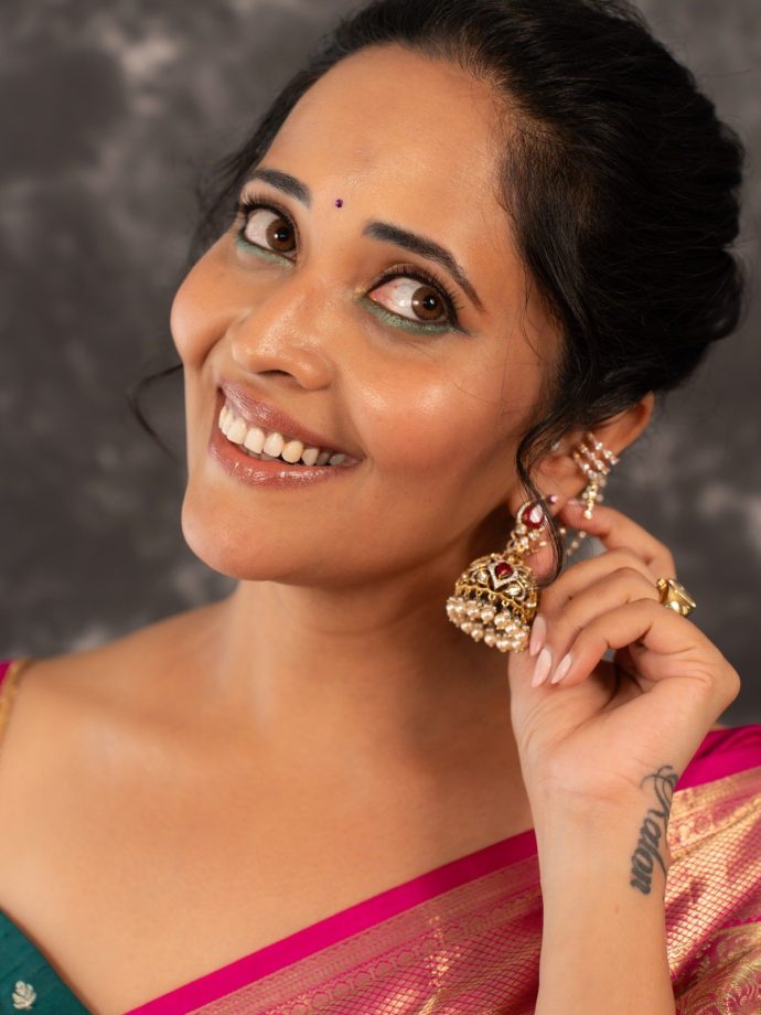 Anasuya Bharadwaj’s Pink Kanchipuram Saree Look With Vibrant Modern Twist 1