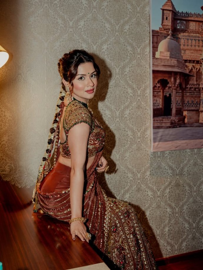 Avneet Kaur Maroon Lehenga Saree Look: Zardozi Embroidery, Green Choker & Braided Hair Steal The Show 1