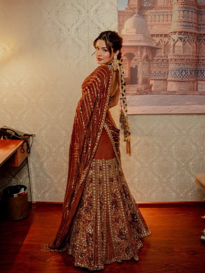 Avneet Kaur Maroon Lehenga Saree Look: Zardozi Embroidery, Green Choker & Braided Hair Steal The Show 1