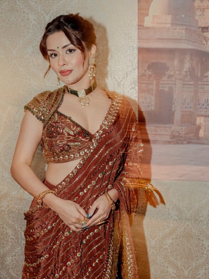 Avneet Kaur Maroon Lehenga Saree Look: Zardozi Embroidery, Green Choker & Braided Hair Steal The Show 1