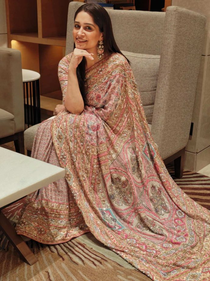 Dipika Kakar Looks Ethereal In A Light Pink Embroidered Saree With Golden Accents 1