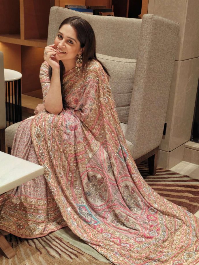 Dipika Kakar Looks Ethereal In A Light Pink Embroidered Saree With Golden Accents 1