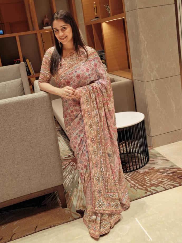 Dipika Kakar Looks Ethereal In A Light Pink Embroidered Saree With Golden Accents 1