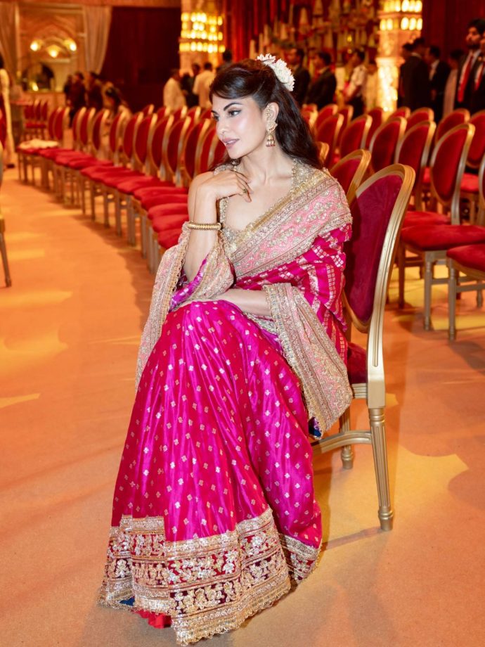 Jacqueline Fernandez Makes A Stunning Statement In An Embroidered Saree With Traditional Glamour 1