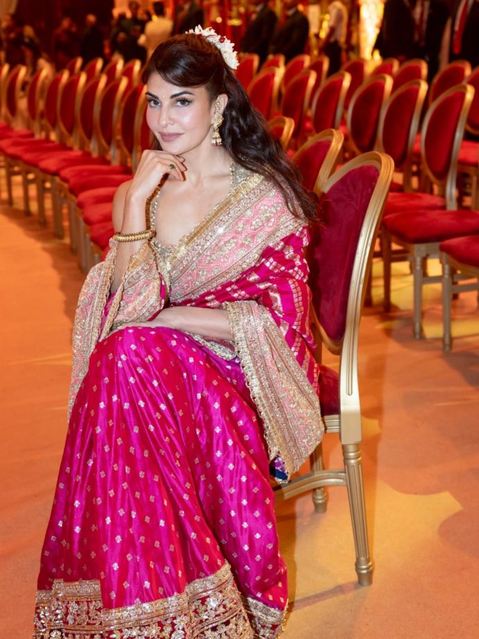 Jacqueline Fernandez Makes A Stunning Statement In An Embroidered Saree With Traditional Glamour 1