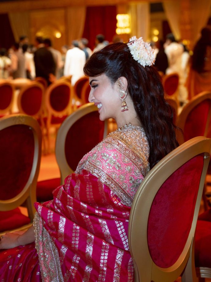 Jacqueline Fernandez Makes A Stunning Statement In An Embroidered Saree With Traditional Glamour 1