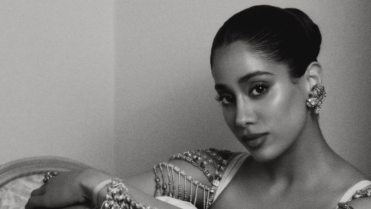 Janhvi Kapoor Brings Modern Glamour to Paris in a Stunning White Saree Look 1