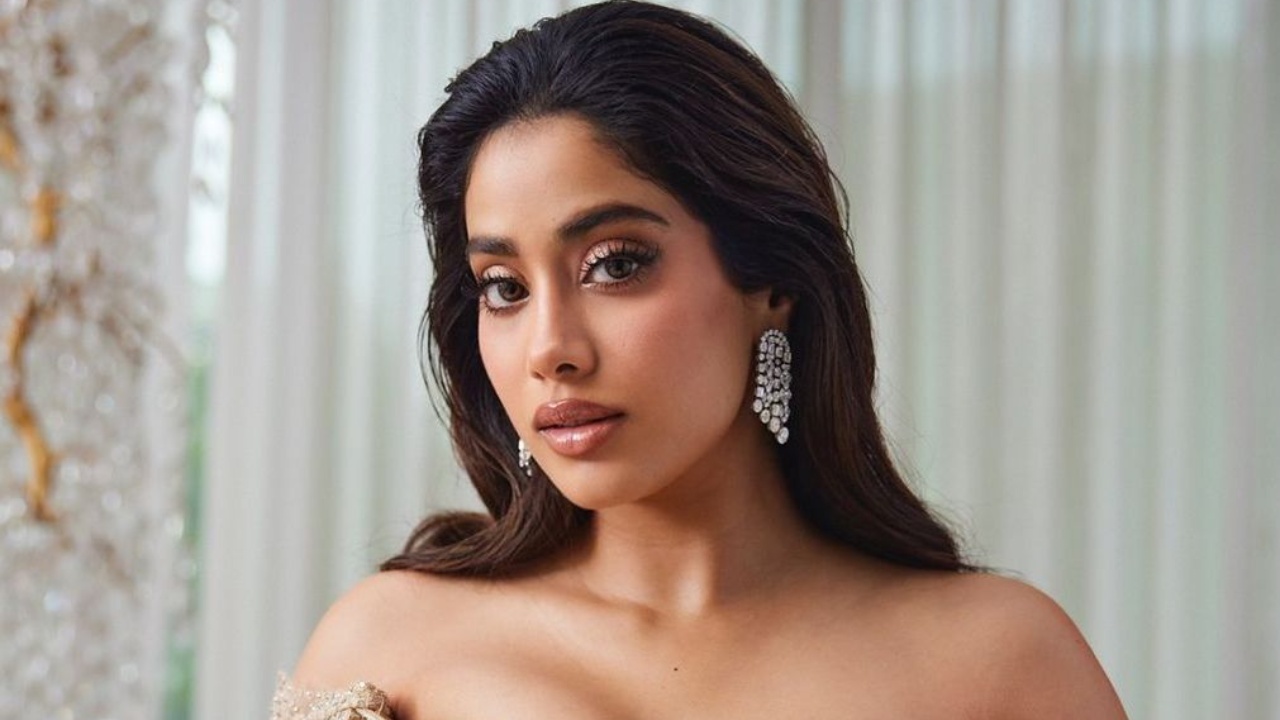 Janhvi Kapoor Reveals Her 'Stupid-Hidden' Skill At Paris Fashion Week, Sparks Ananya Panday Comparisons 1