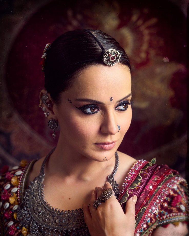 Kangana Ranaut’s Navratri Look: A Regal Red Lehenga That Channels Divine Energy 1
