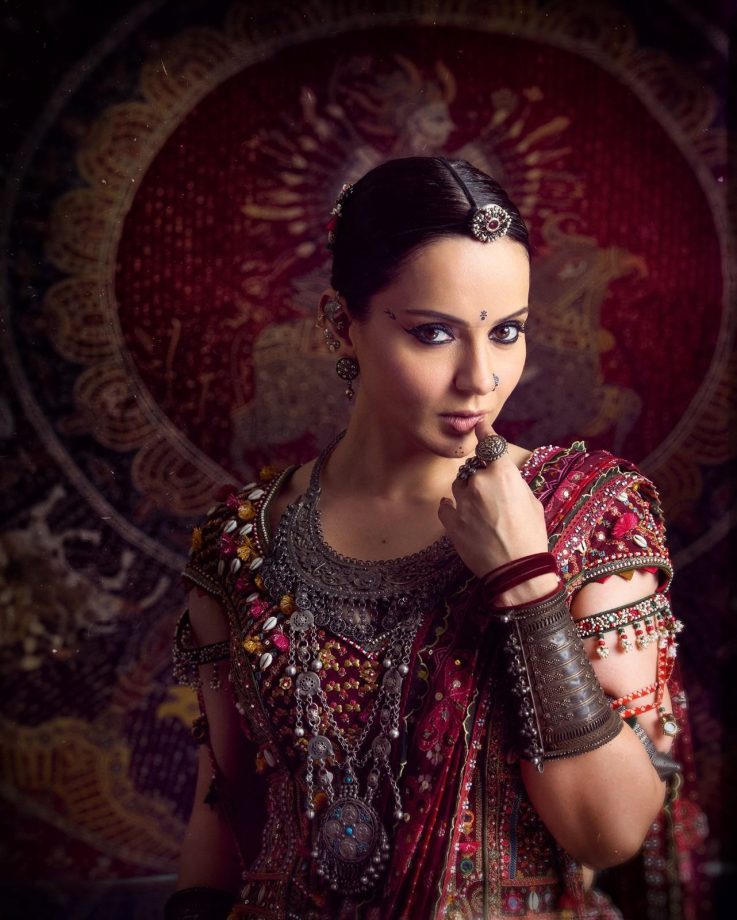 Kangana Ranaut’s Navratri Look: A Regal Red Lehenga That Channels Divine Energy 1