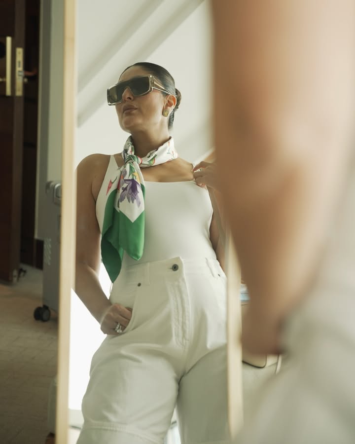Kareena Kapoor Khan’s Effortless Chic Style In Tank Top, Wide-Leg Jeans & Khaki Jacket 1