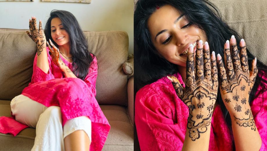 Karwa Chauth 2026 Mehendi Designs—From Hina Khan And Srishti Jain To Priyanka Chopra 1