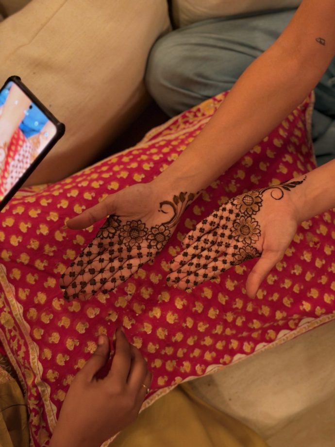 Karwa Chauth 2026 Mehendi Designs—From Hina Khan And Srishti Jain To Priyanka Chopra 1