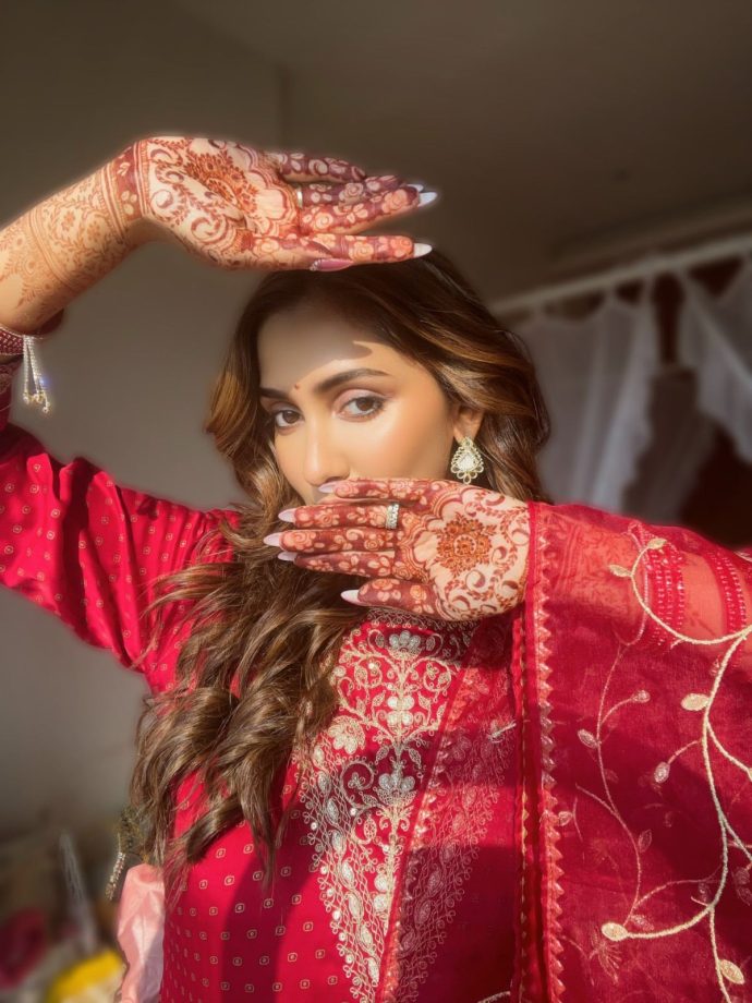 Karwa Chauth 2026 Mehendi Designs—From Hina Khan And Srishti Jain To Priyanka Chopra 1