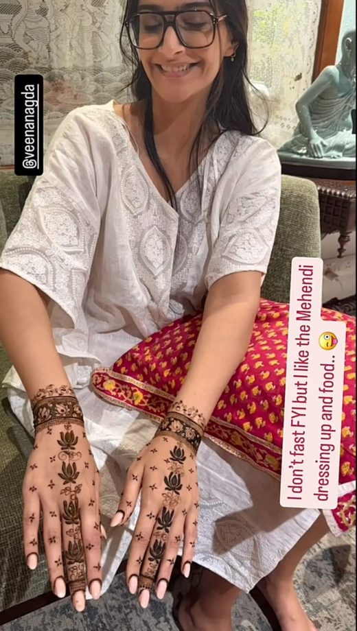 Karwa Chauth Mehendi: Shilpa Shetty, Priyanka Chopra, Kajal Aggarwal, Kriti Kharbanda & Sonam Kapoor Flaunt Beautiful Designs 1