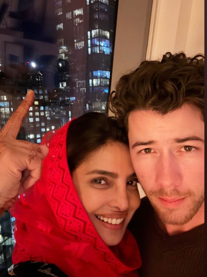Karwa Chauth Mehendi: Shilpa Shetty, Priyanka Chopra, Kajal Aggarwal, Kriti Kharbanda & Sonam Kapoor Flaunt Beautiful Designs 1