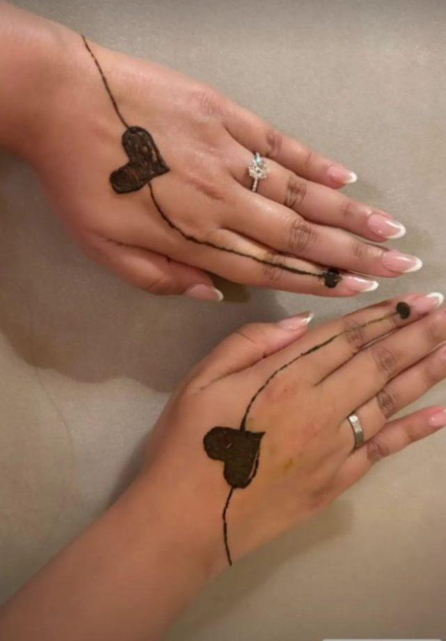 Karwa Chauth Mehendi: Shilpa Shetty, Priyanka Chopra, Kajal Aggarwal, Kriti Kharbanda & Sonam Kapoor Flaunt Beautiful Designs 1