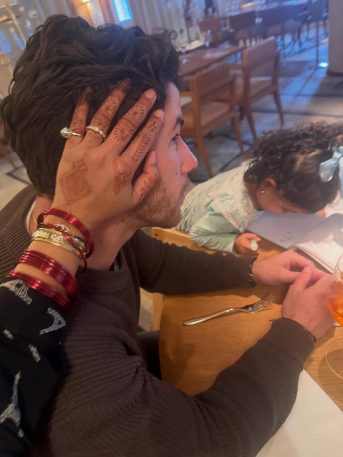 Karwa Chauth Mehendi: Shilpa Shetty, Priyanka Chopra, Kajal Aggarwal, Kriti Kharbanda & Sonam Kapoor Flaunt Beautiful Designs 1
