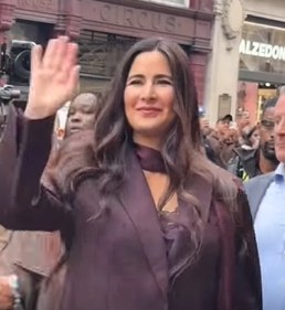 Katrina Kaif’s London Fan Craze Gives Trolls A Reality Check 1