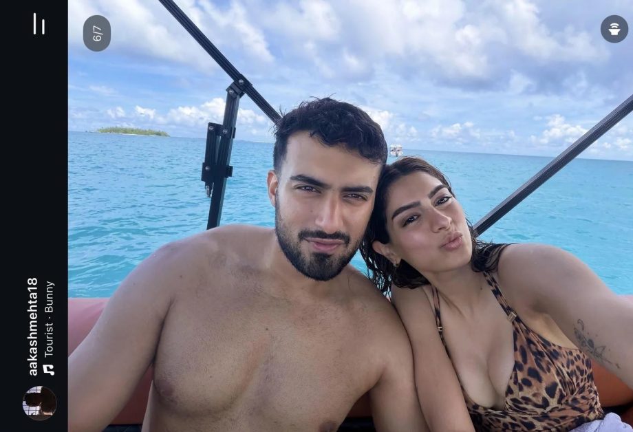 Khushi Kapoor Reunites With Rumoured Boyfriend Aakash Mehta in Maldives? 1